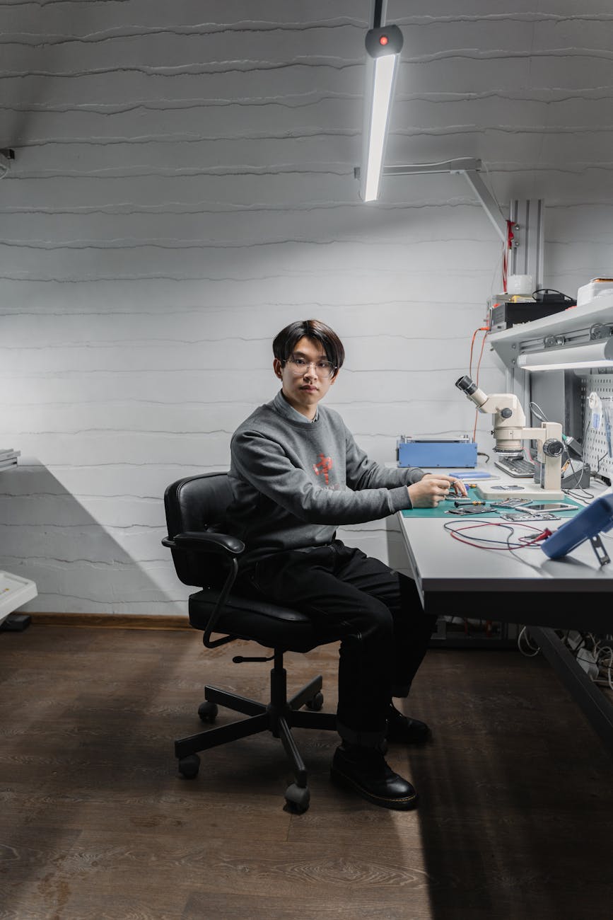 man person smartphone desk